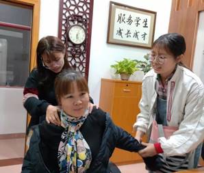 说明: 第一党支部 说明: 第一党支部