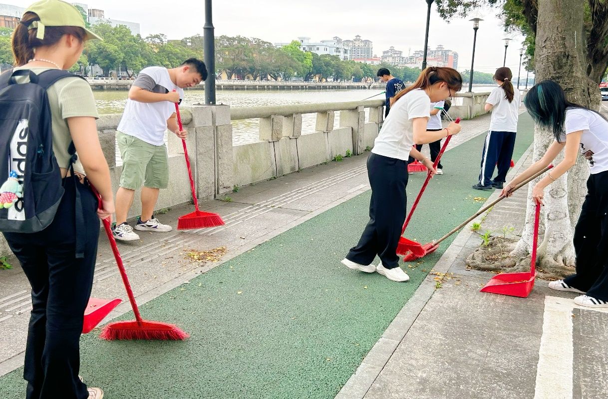 社会实践活动打扫图片