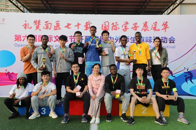 院领导与获奖队伍合影 院领导与获奖队伍合影