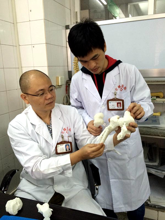 南方医科大学数字医学研究所-3D打印中心古镇基地成功利用3D打印技术 开展首例3D精准医疗2.jpg