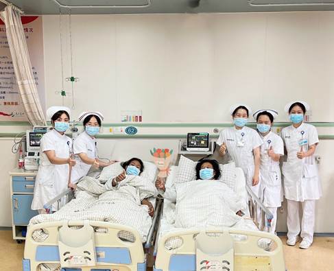 术后第一天,达瓦母女逐步恢复