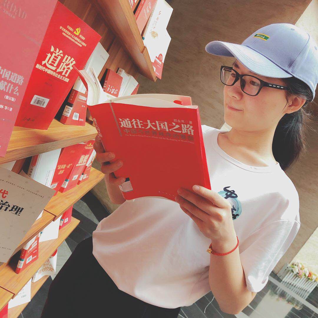 励志+中医药学院+汤丽文(生活照)