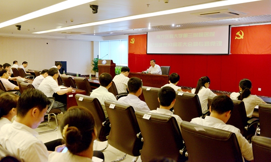 党委书记讲党课.JPG